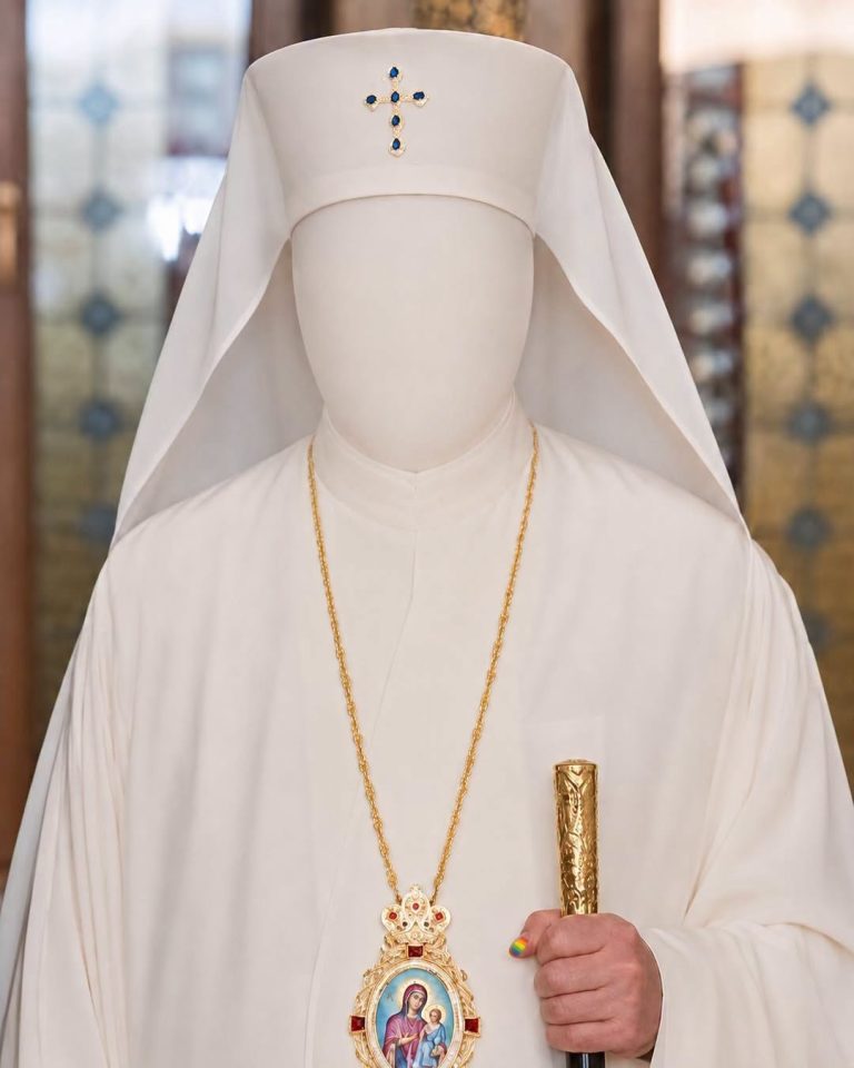 După 19 ani sub cârmuirea Patriarhului Daniel, Biserica a construit palate și a făcut multă politică, dar și-a pierdut credibilitatea ca reper de moralitate pentru români. De ziua Patriarhului Daniel, îi doresc sănătate, dar și curajul de a se retrage. Nu din ostilitate față de Biserică și nici din dispreț față de credință, ci tocmai pentru că Biserica este prea importantă ca să rămână captivă unui model de conducere ajuns la capătul puterilor sale.